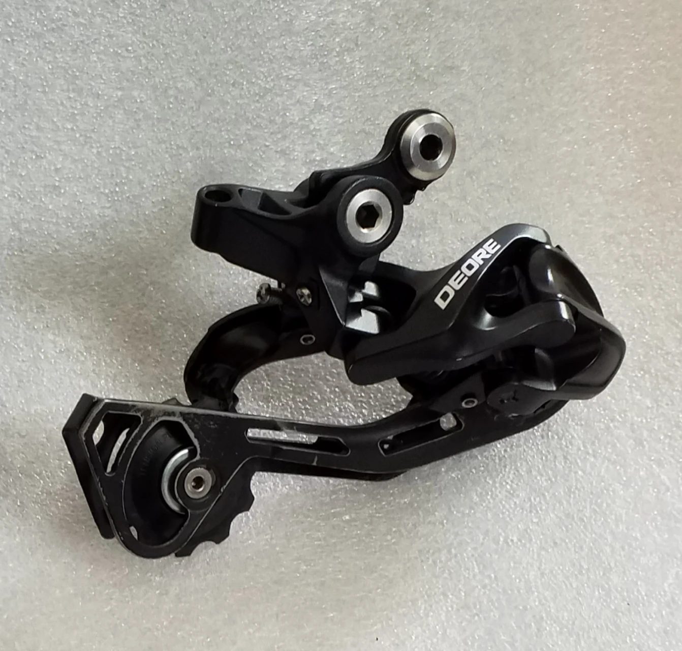1. Schimbator Shimano Deore
