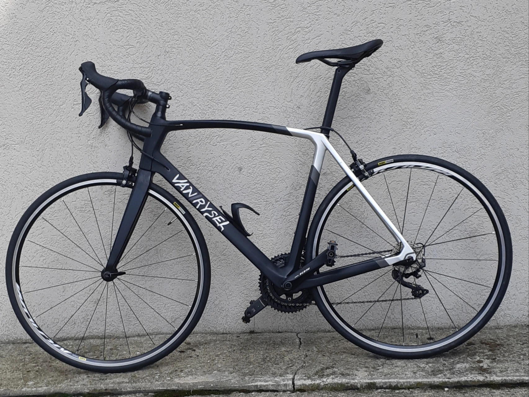 1. Bicicleta sosea carbon Van Rysel Ultra CF 105