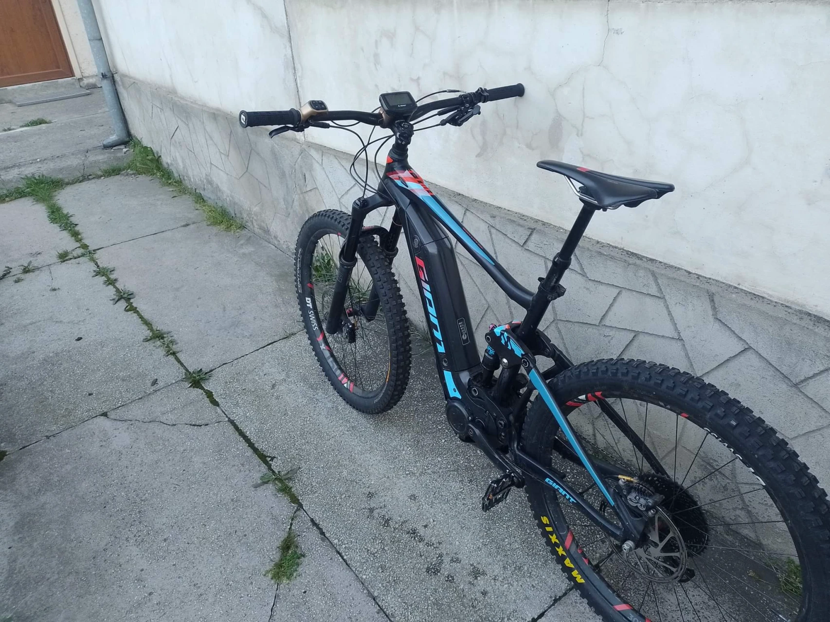 1. Giant Full-E 0 SX
