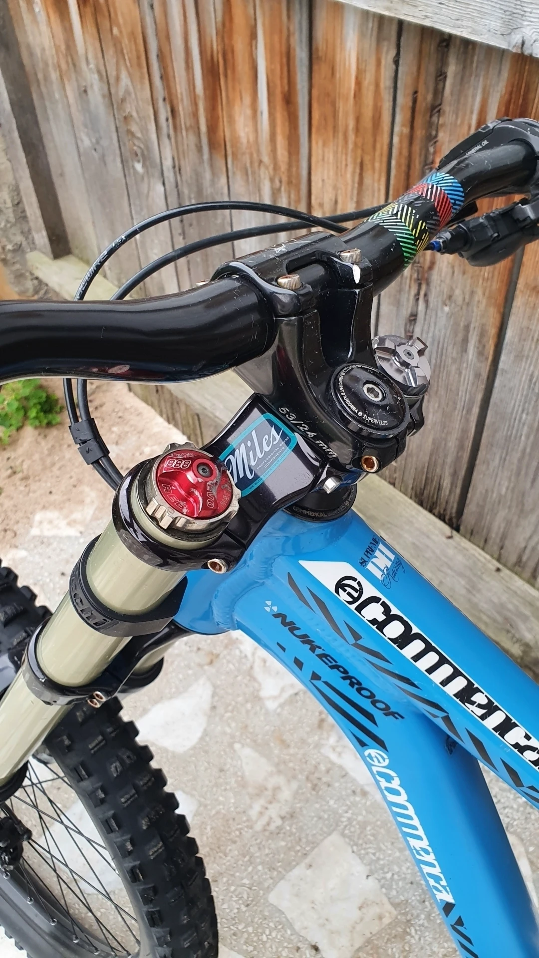 1. Commencal Supreme DH V3