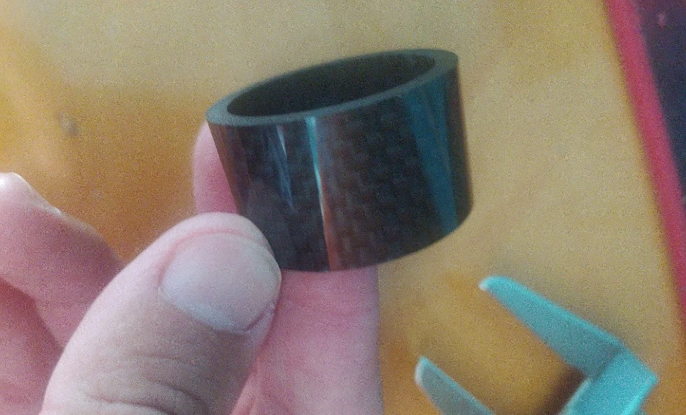 1. Distantier carbon 20mm