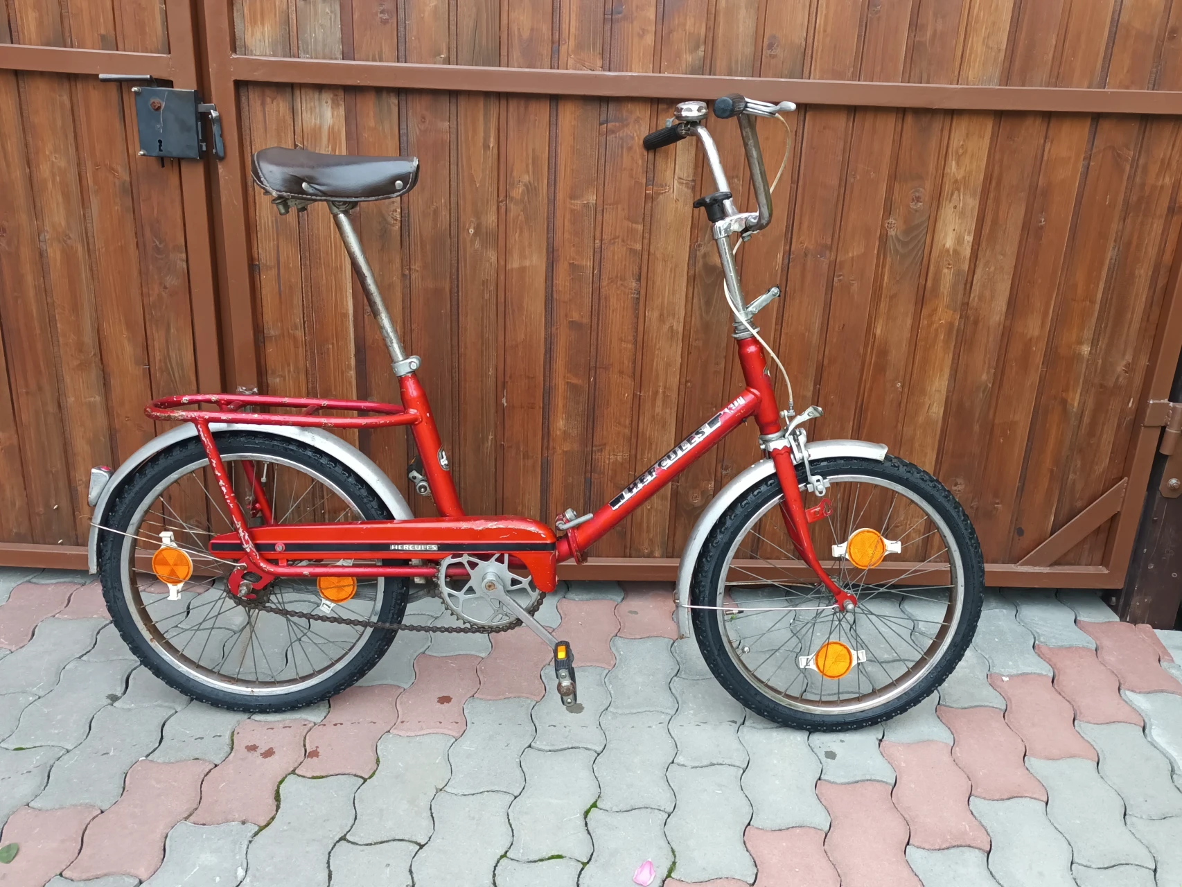 4. Bicicleta Hercules pliabila decor veche