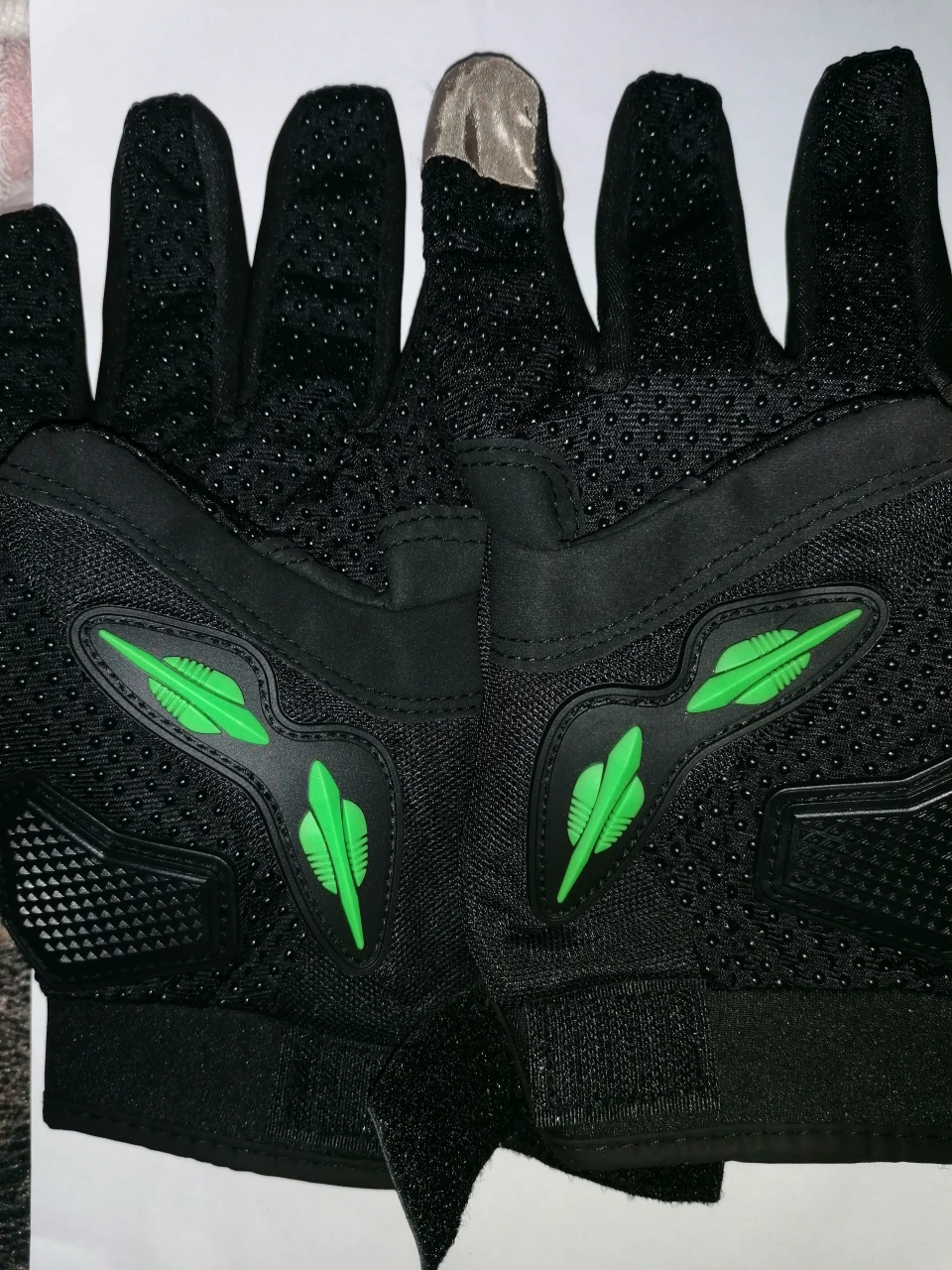 3. Manusi de protectie 2xl negre cu verde