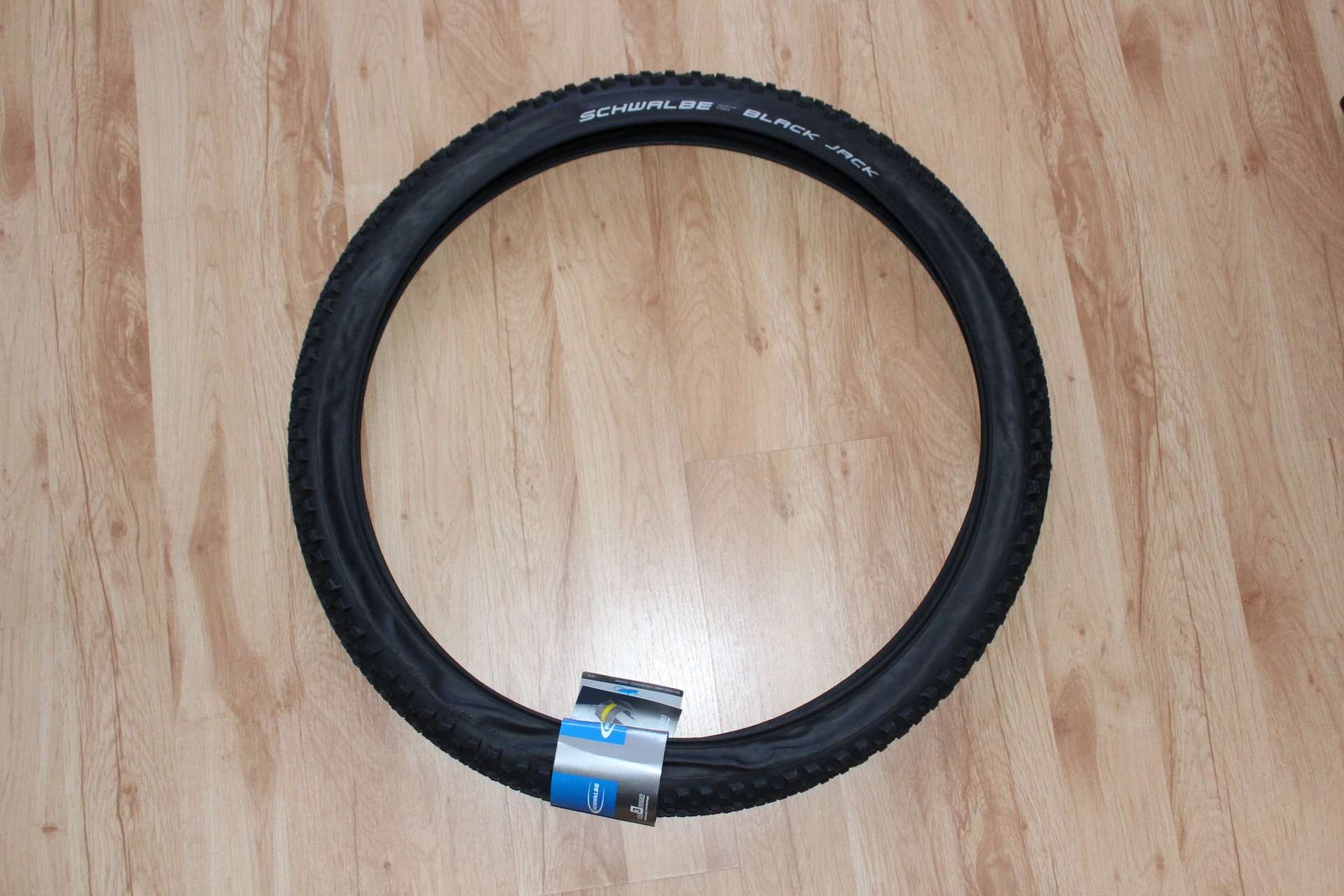 1. Schwalbe Black Jack Performance 26x2.25" Active Line - sarma