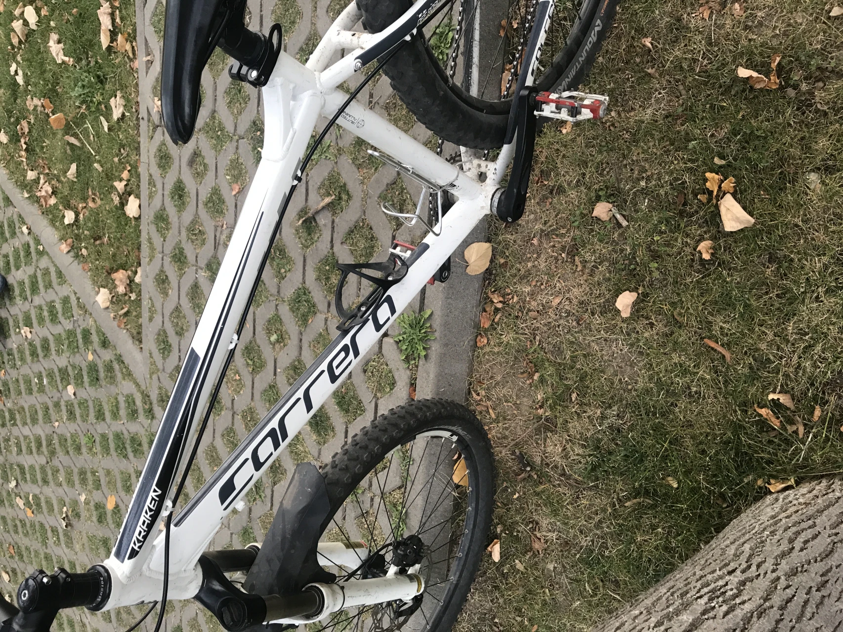 1. Vand bicicleta Carrera kraken