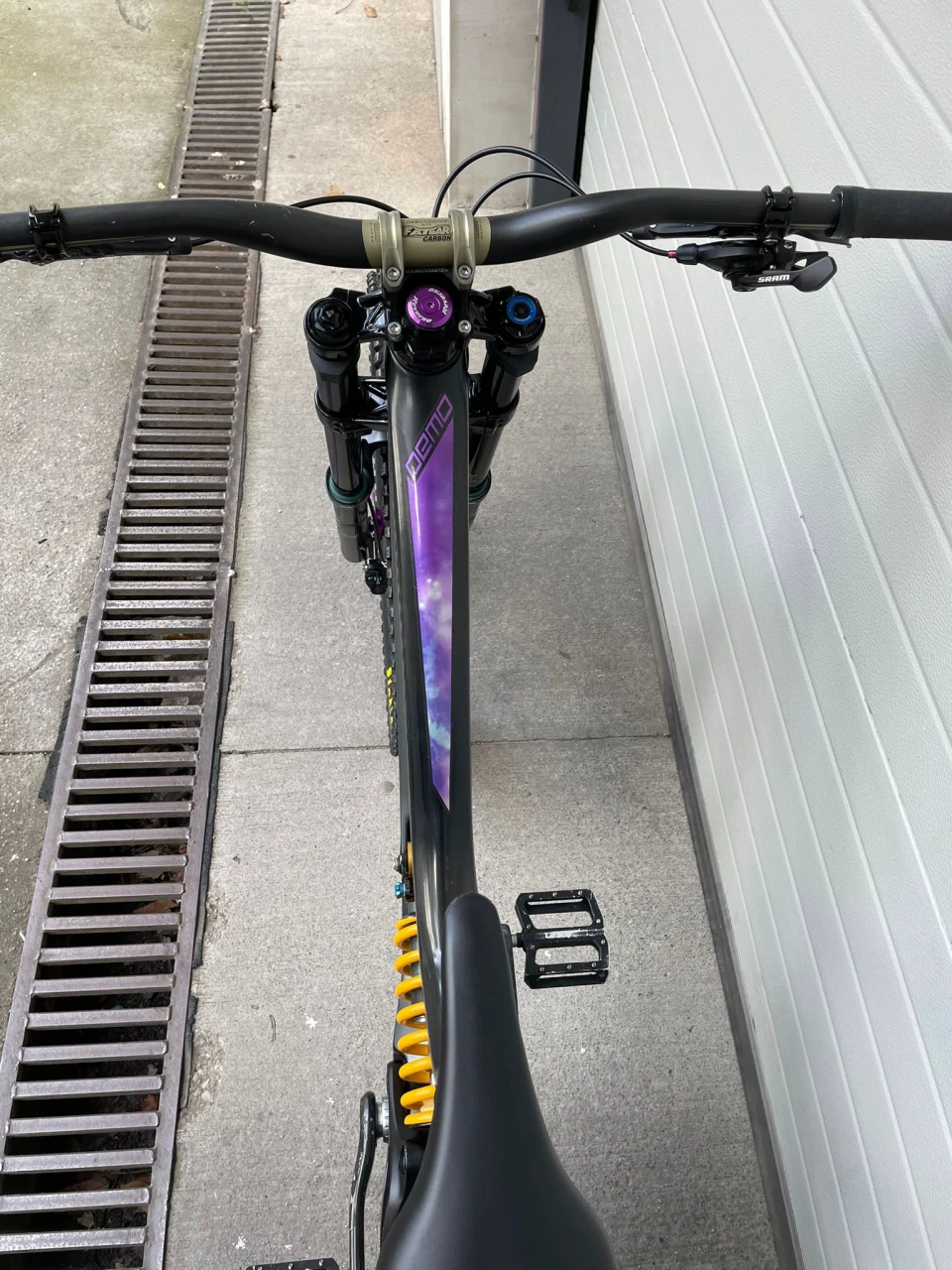 1. Specialized Demo 8.1 Carbon 2017