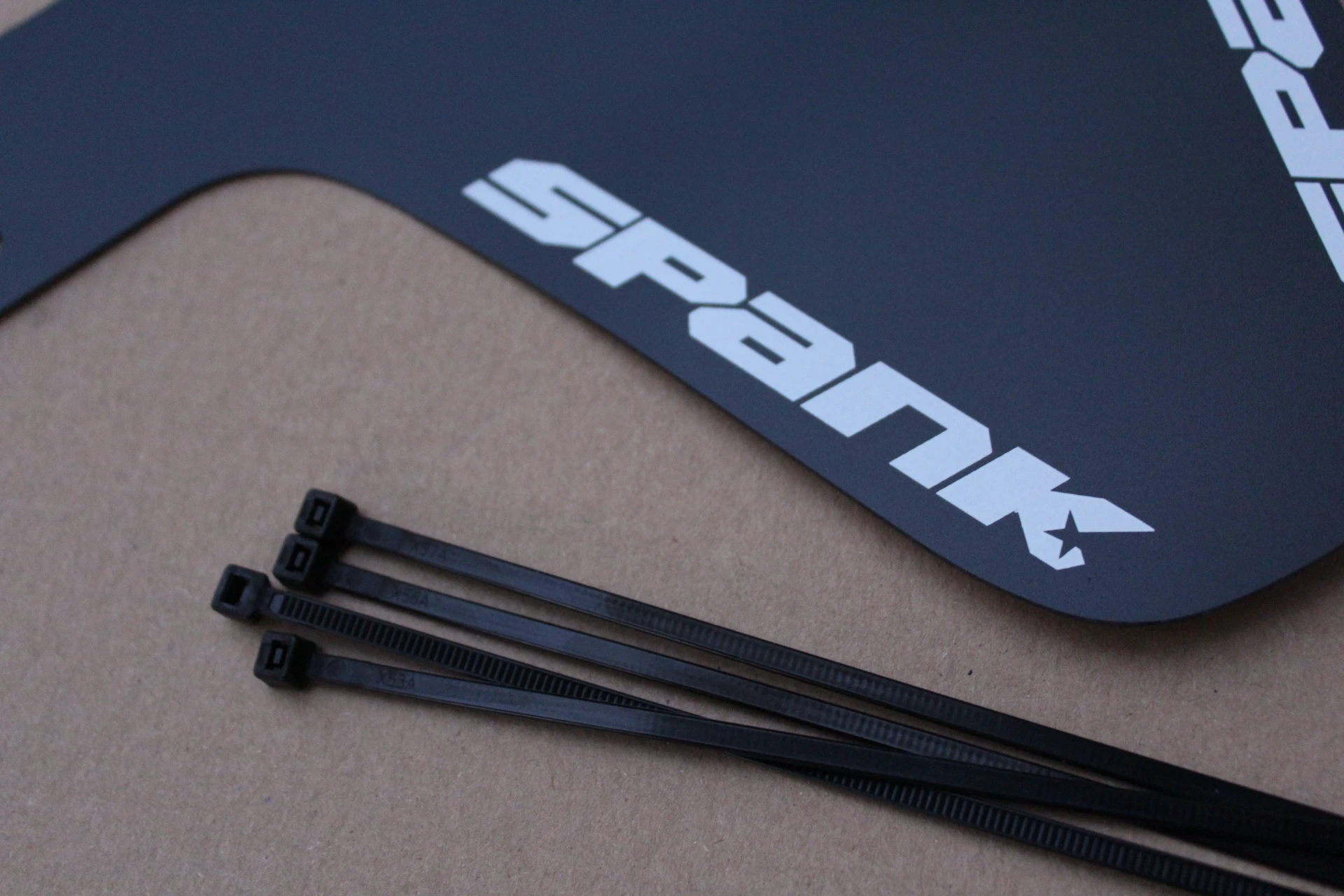 1. Spank Mudguard + coliere
