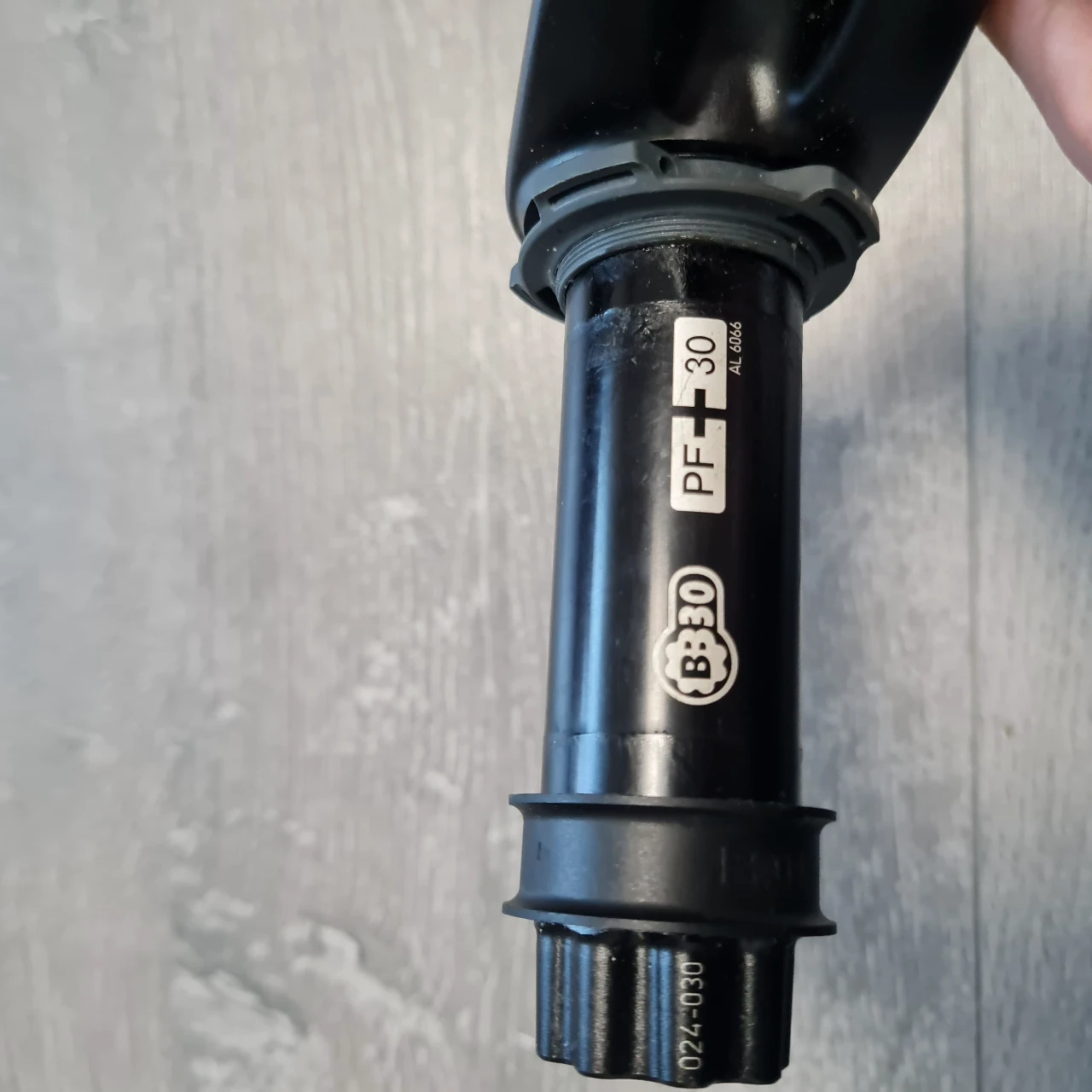 1. Crankset Sram Apex 1 44T, 175mm BB30-PF30
