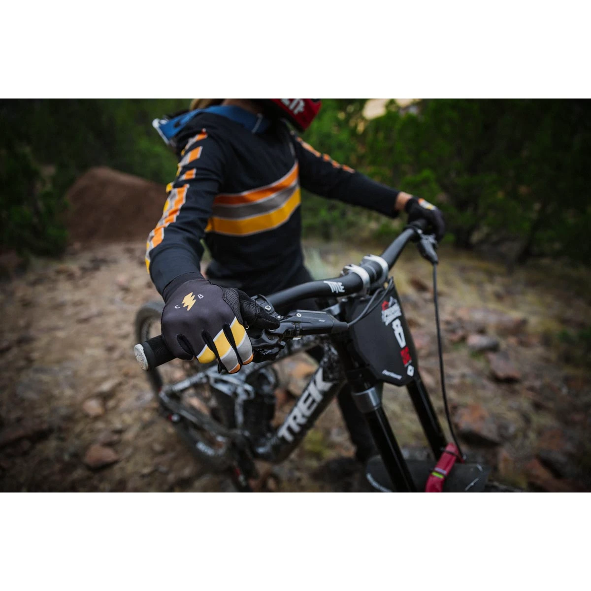 4. NOU! Manusi Dakine Thrillium Team Casey Brown