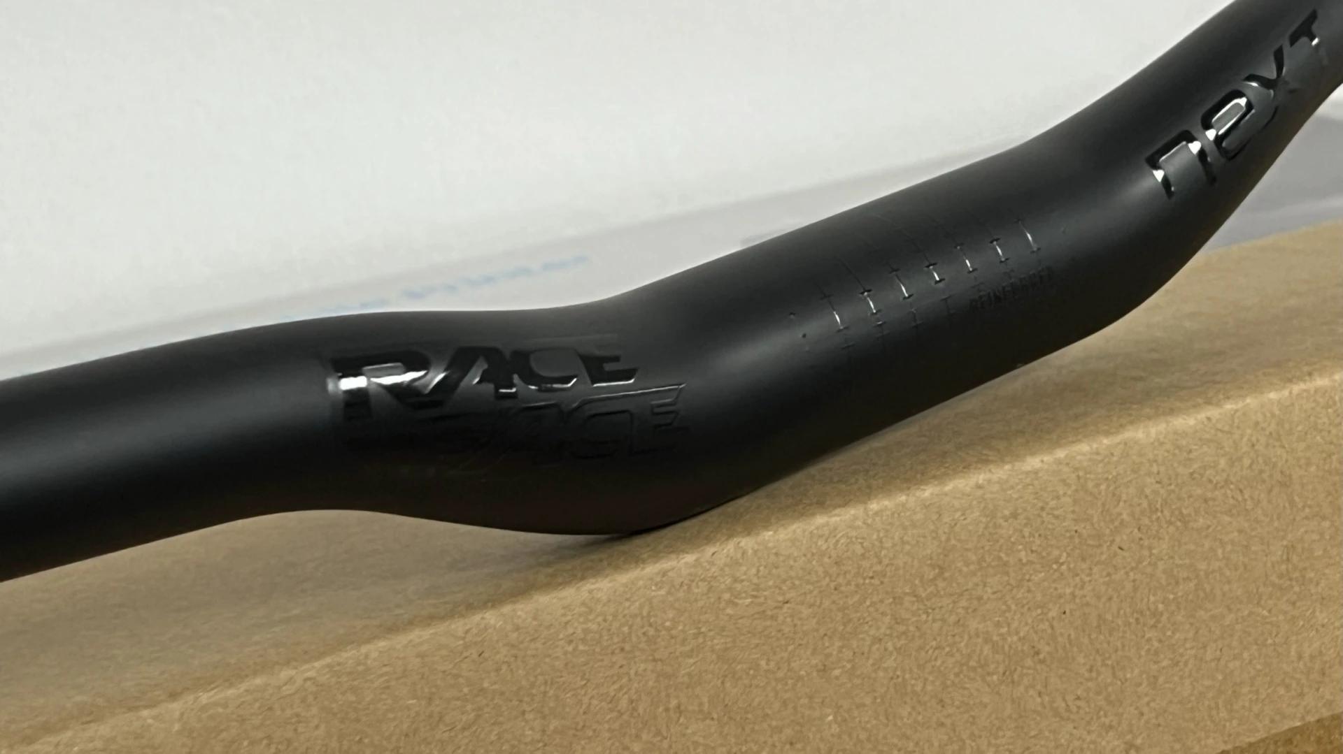 5. Ghidon low rise carbon NOU - 76 cm