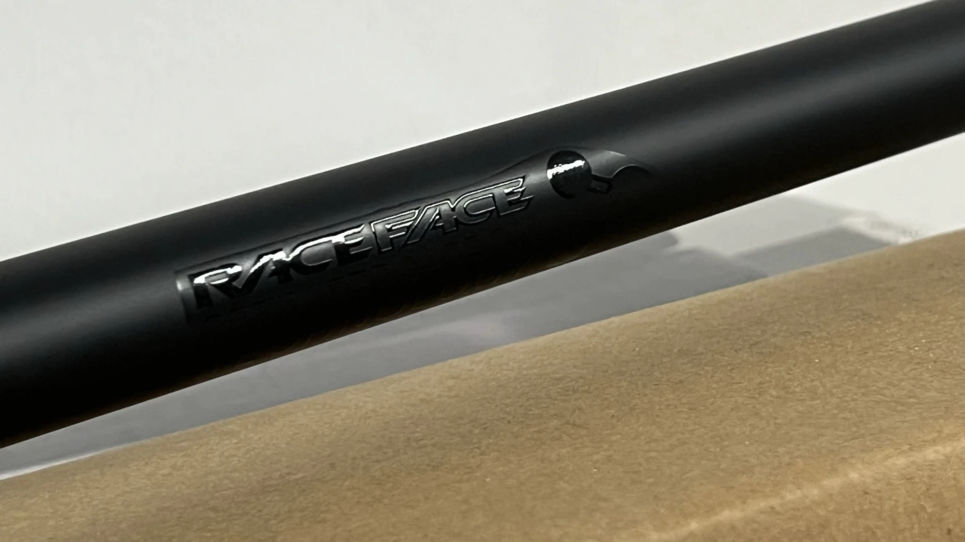 3. Ghidon low rise carbon NOU - 76 cm