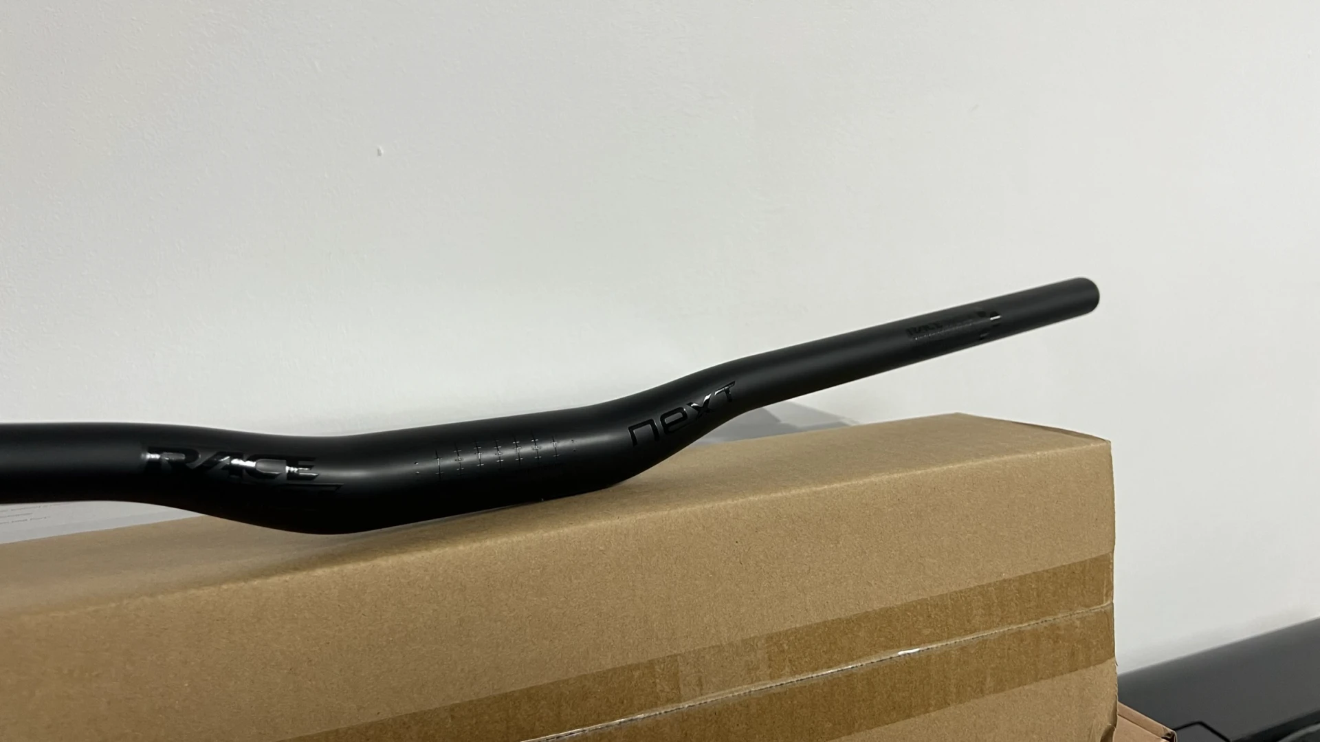 10. Ghidon low rise carbon NOU - 76 cm