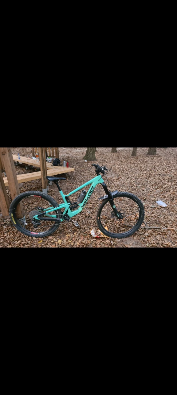 1. Santa Cruz Megatower C 2020 TOP SPEC
