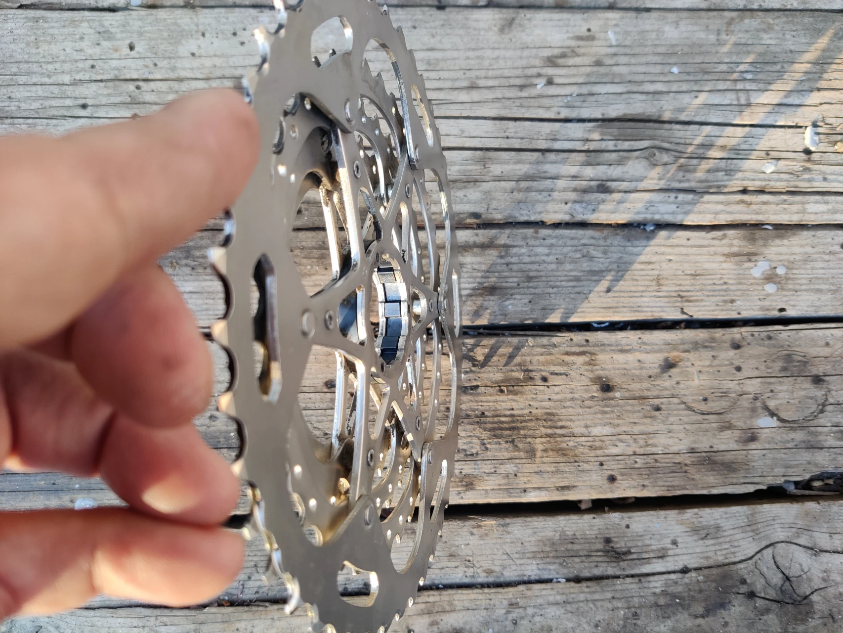 1. Componenta caseta pinioane Shimano Deore 28-32-37-46d / 10v