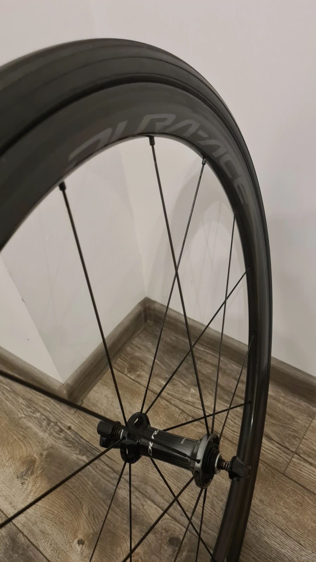 1. Vand roti Dura Ace C40