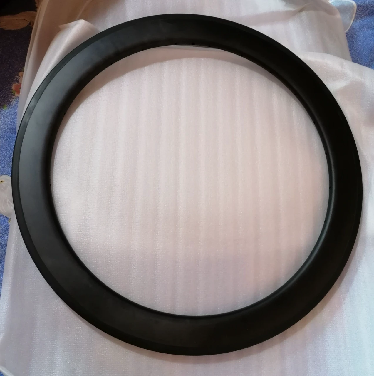 1. Janta Carbon Sosea 60mm