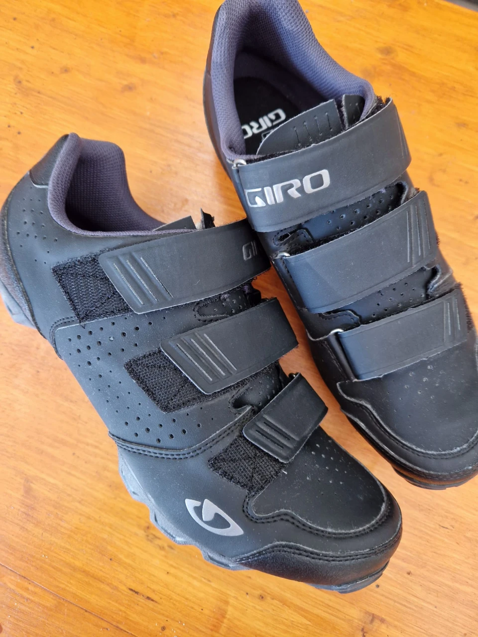 1. Pantofi ciclism Giro Carbide R – 43