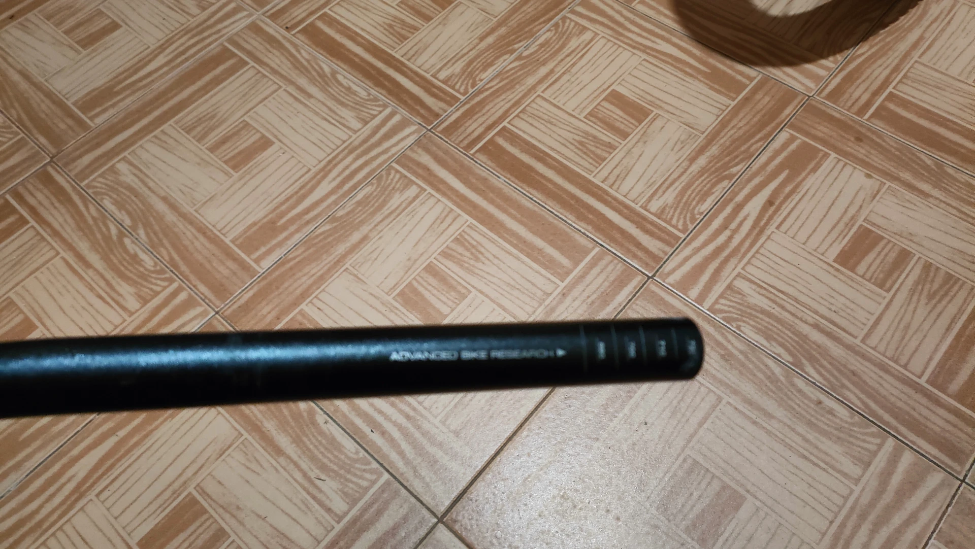 1. Ghidon cu rise si pipa Bontrager