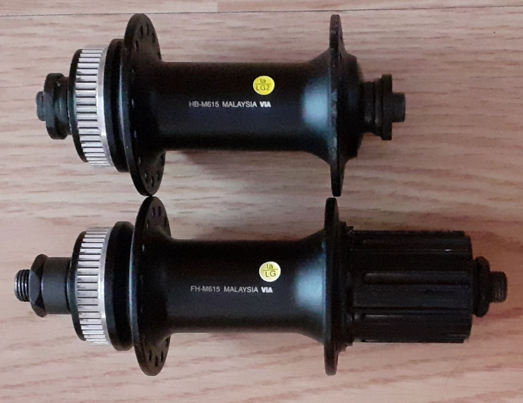1. Pereche butuci Shimano Deore