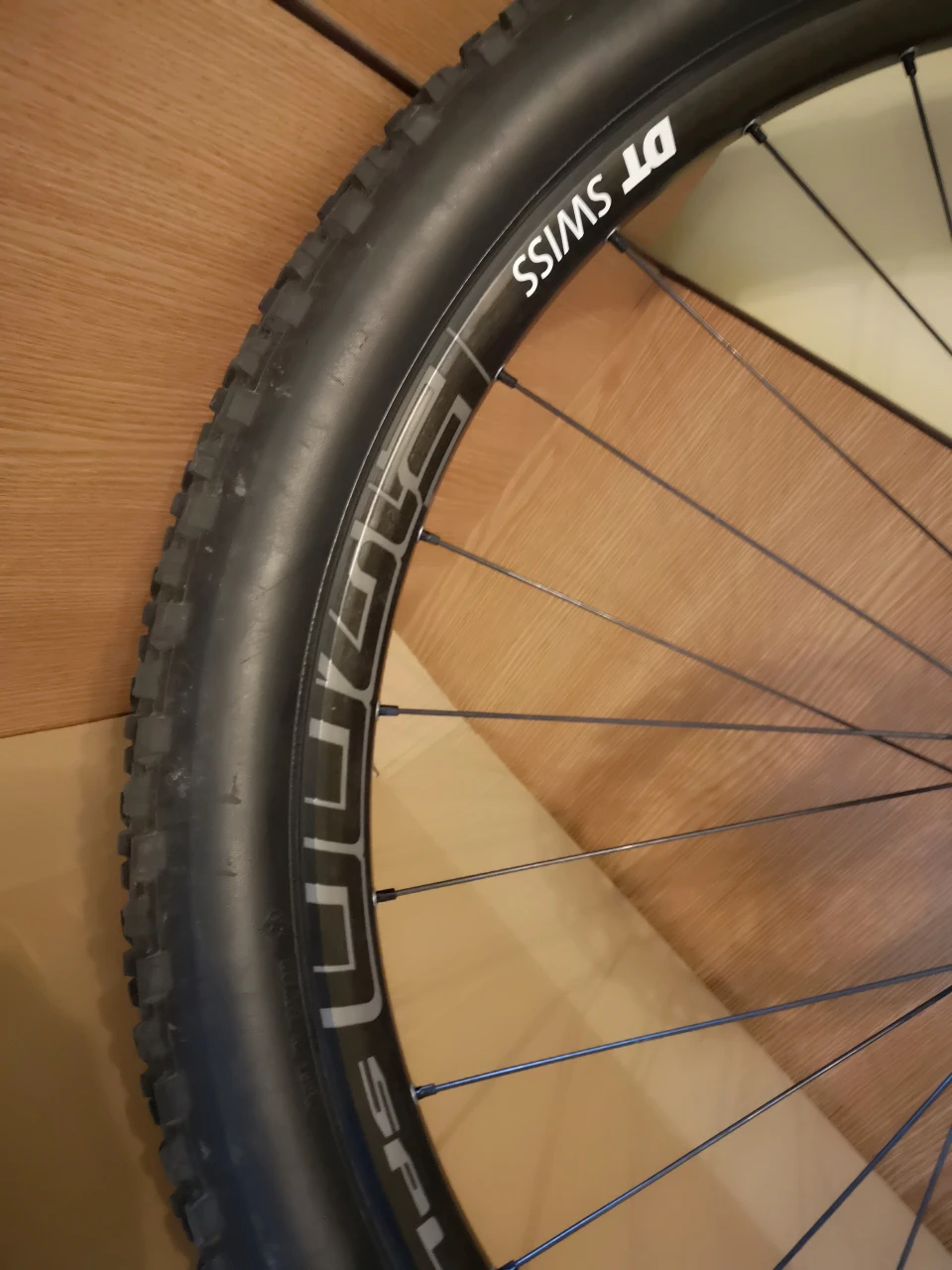 1. Dt swiss e1700 maxxis xtr 27.5