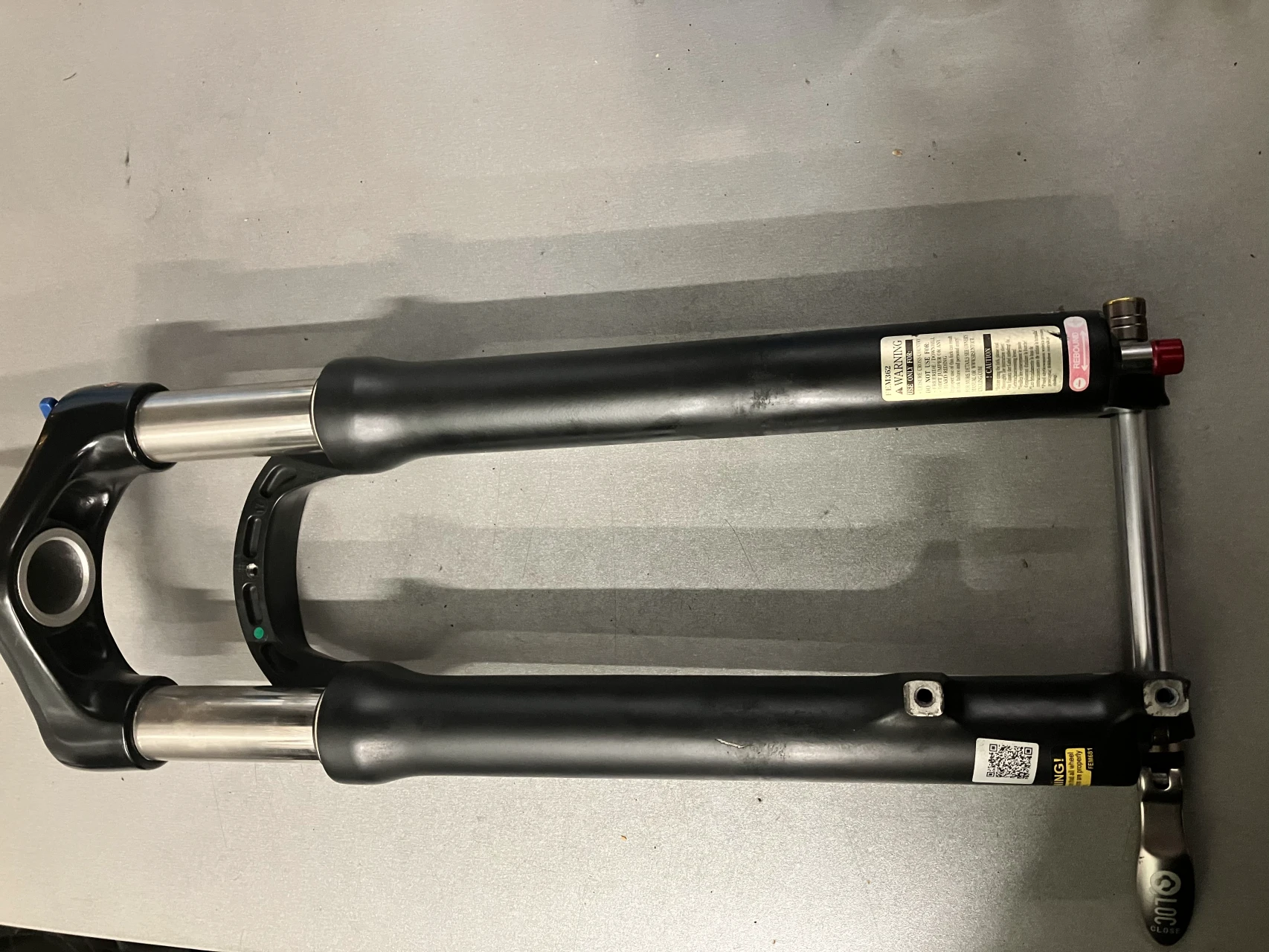 1. Suntour Mobie 27,5 mm