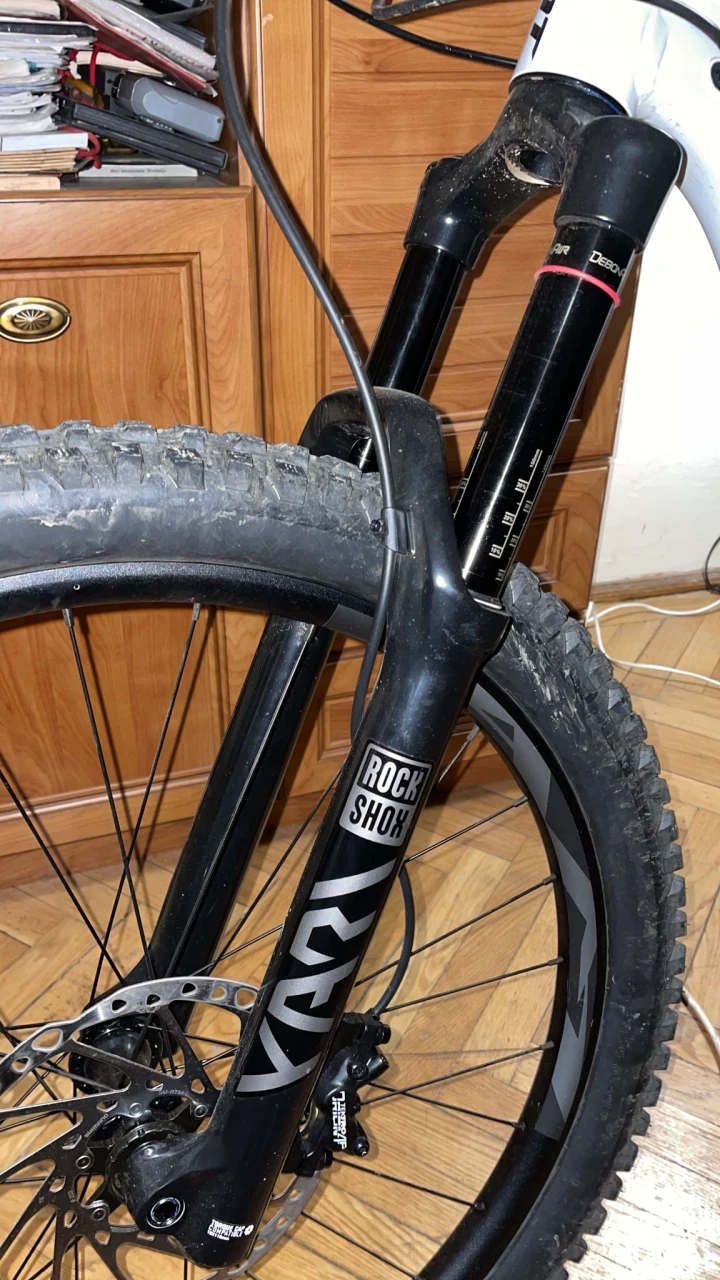 1. Rockshocks Yari 160mm
