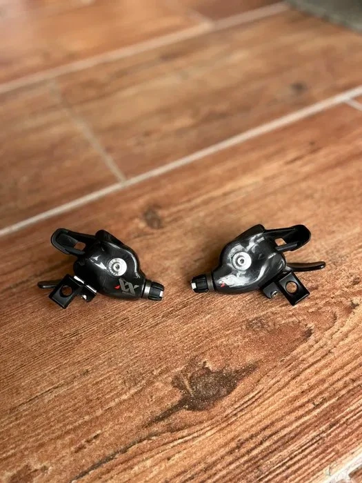 1. Set Manete schimbator Sram XX Trigger 2x10