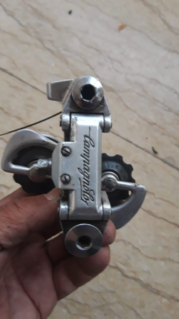 4. Vand deraioare spate si fata Campagnolo