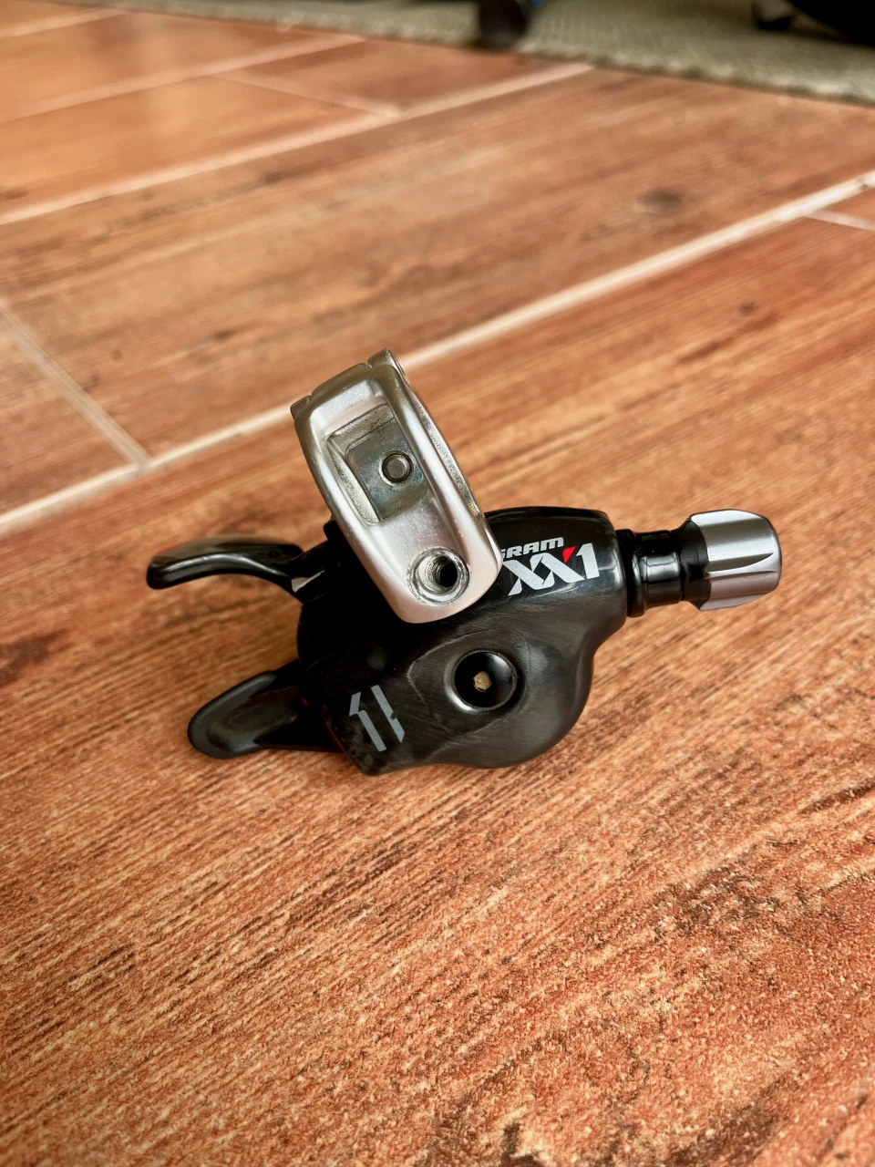 1. Manetă schimbător SRAM XX1 X-ACTUATION™ Trigger