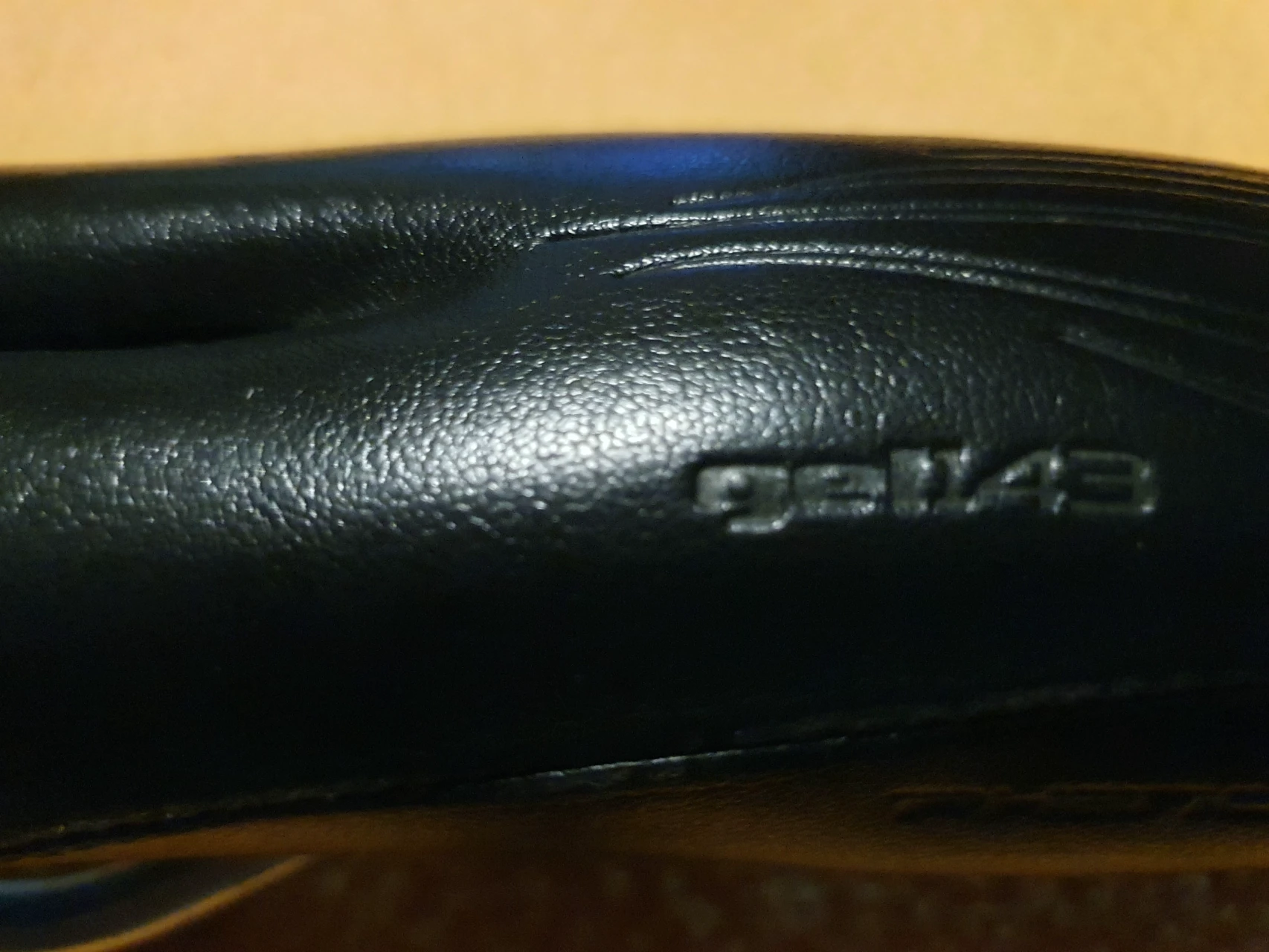 1. Sa Specialized Phenom Gel