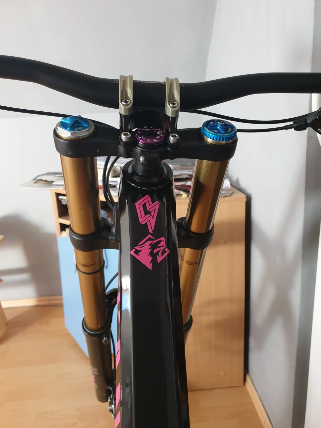 1. Infoliere Folie Protectie Cadru