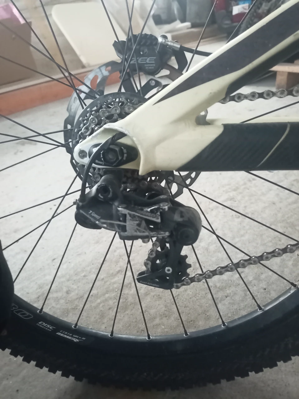 1. Scott gambler 720 2019 downhill