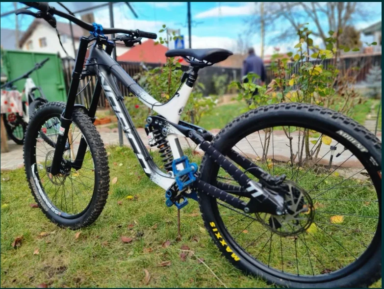 1. Norco Aurum 7.3 downhill M