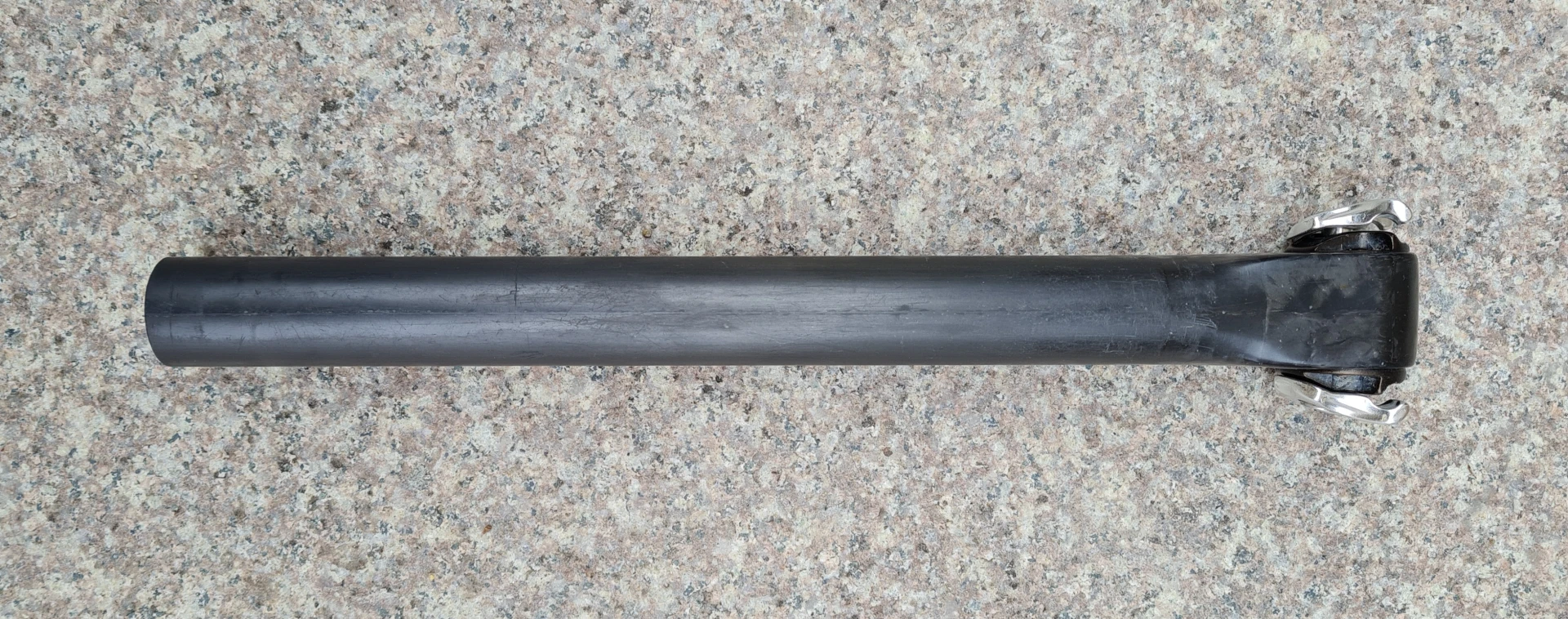 1. Tija sa carbon, ultra usoara, 160 gr., diametru 30.9