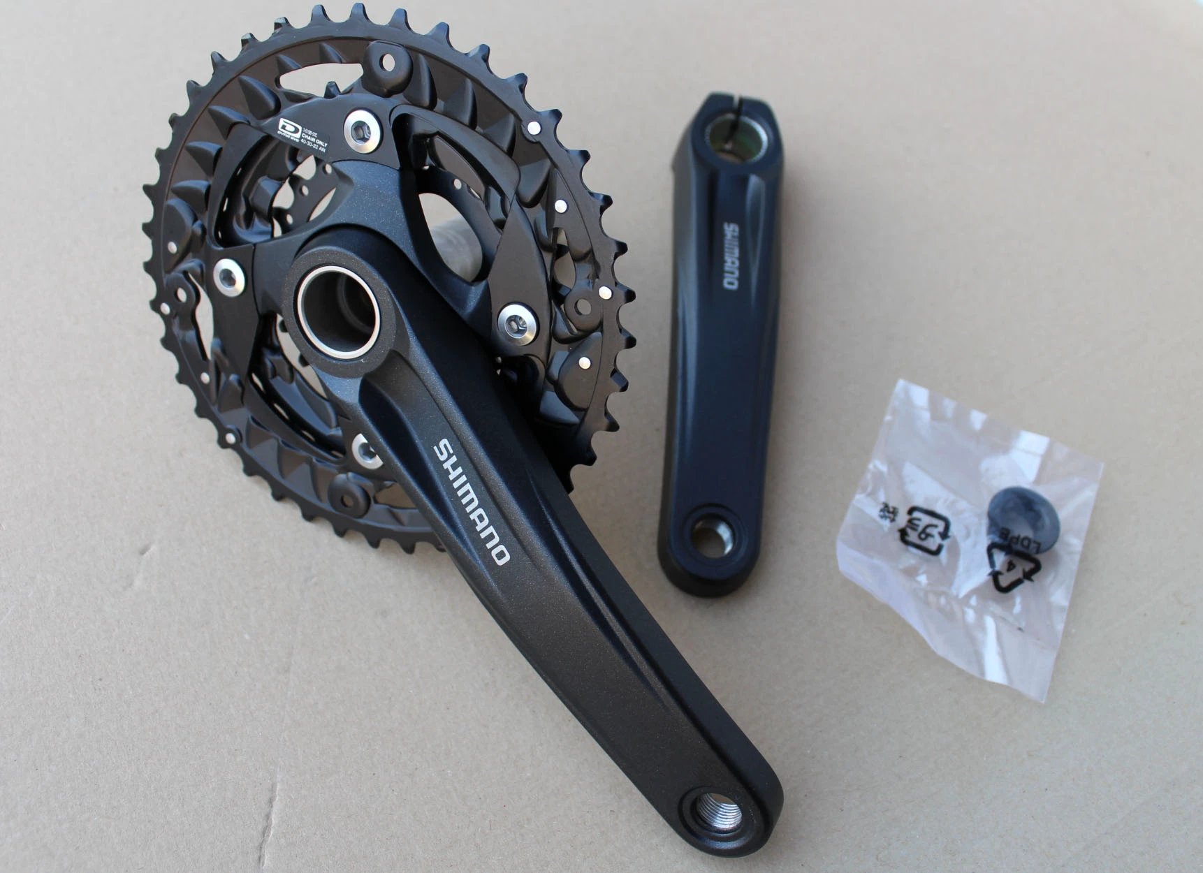 1. Shimano FC-MT500 10-viteze 40/30/22 - 175mm angrenaj MTB, Trekking