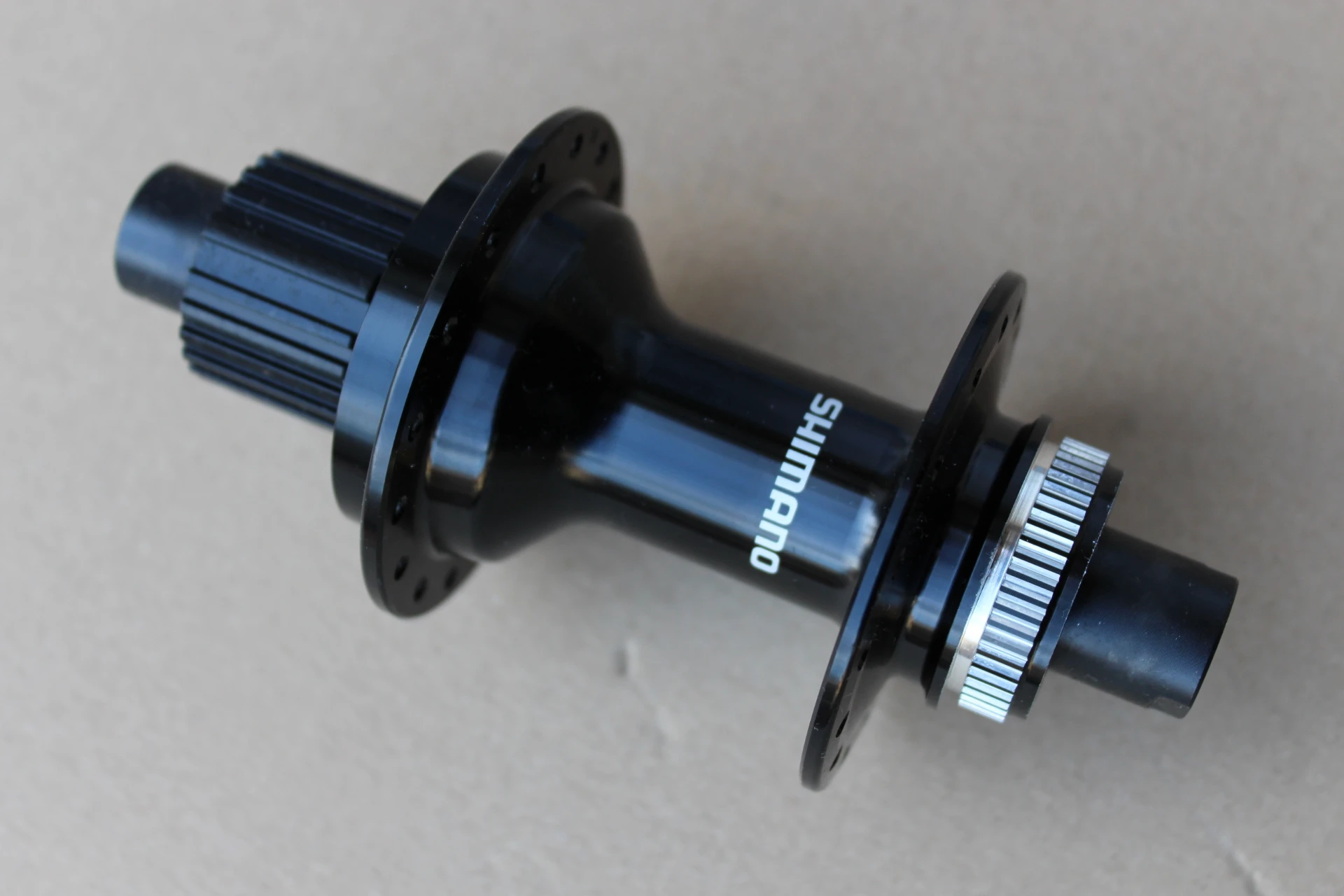 6. Shimano FH-MT410-B Center-Lock butuc spate MicroSpline 12x148mm