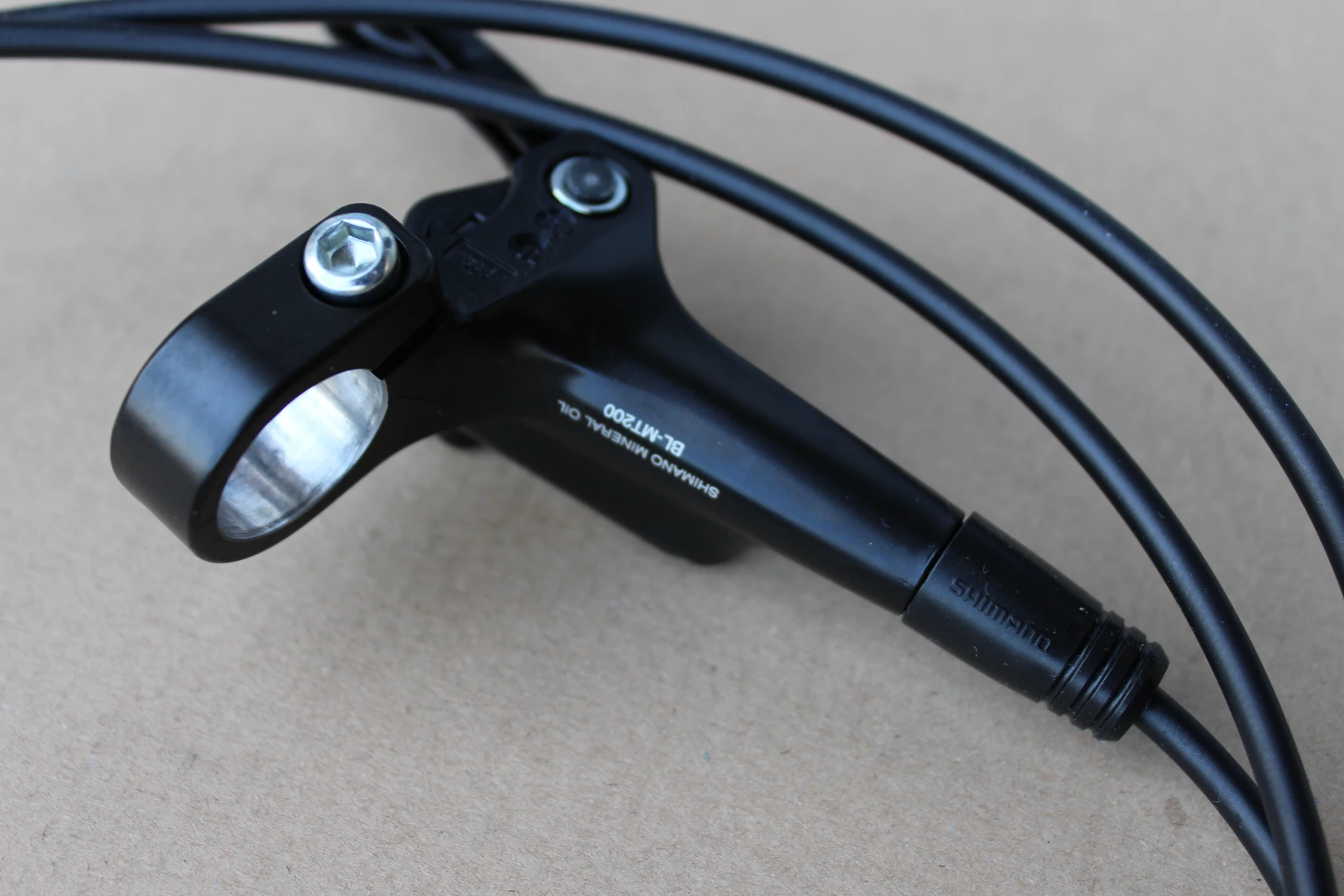 8. Shimano BR-MT200 frana spate 1700mm