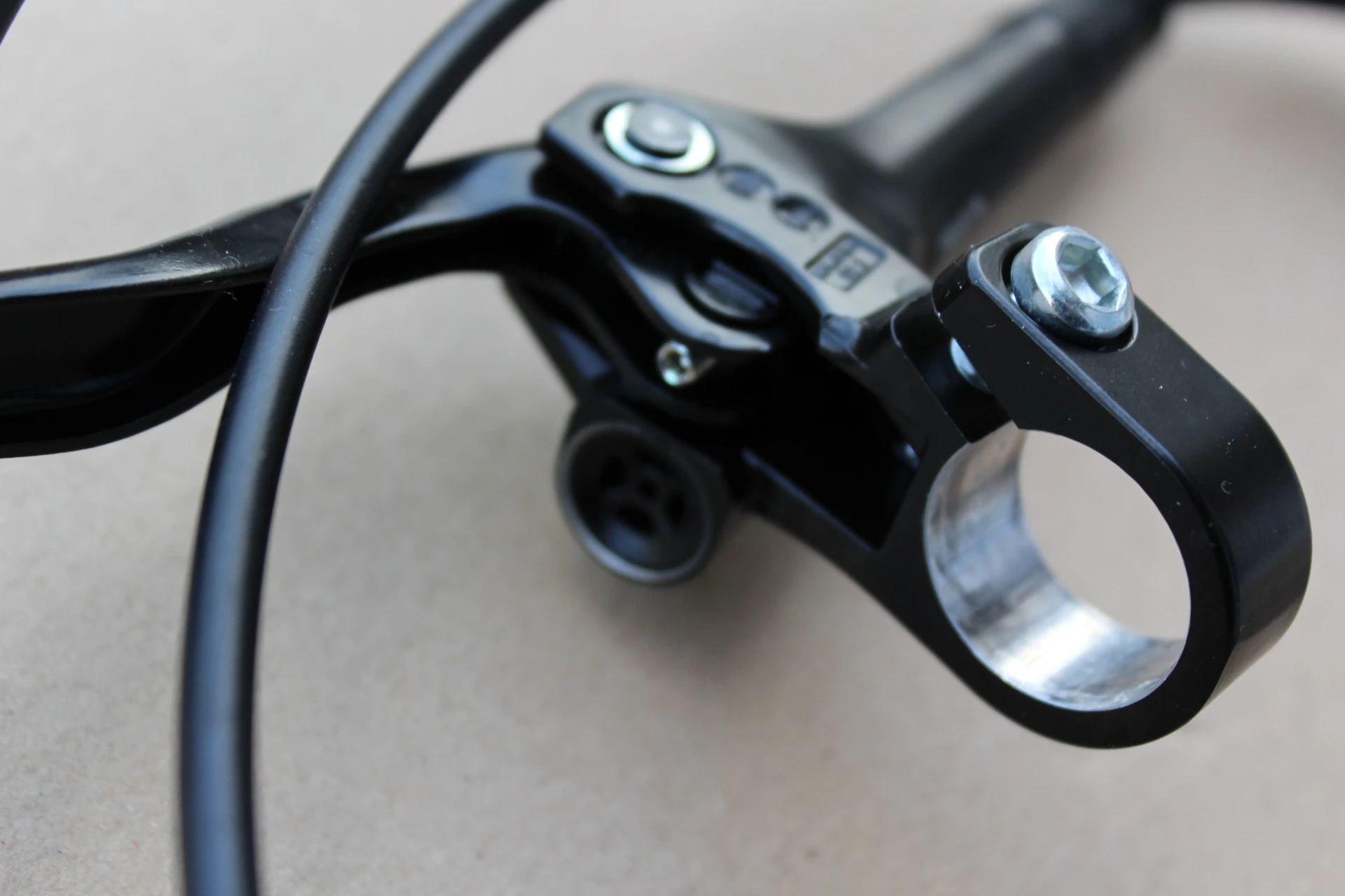 5. Shimano BR-MT200 frana spate 1700mm