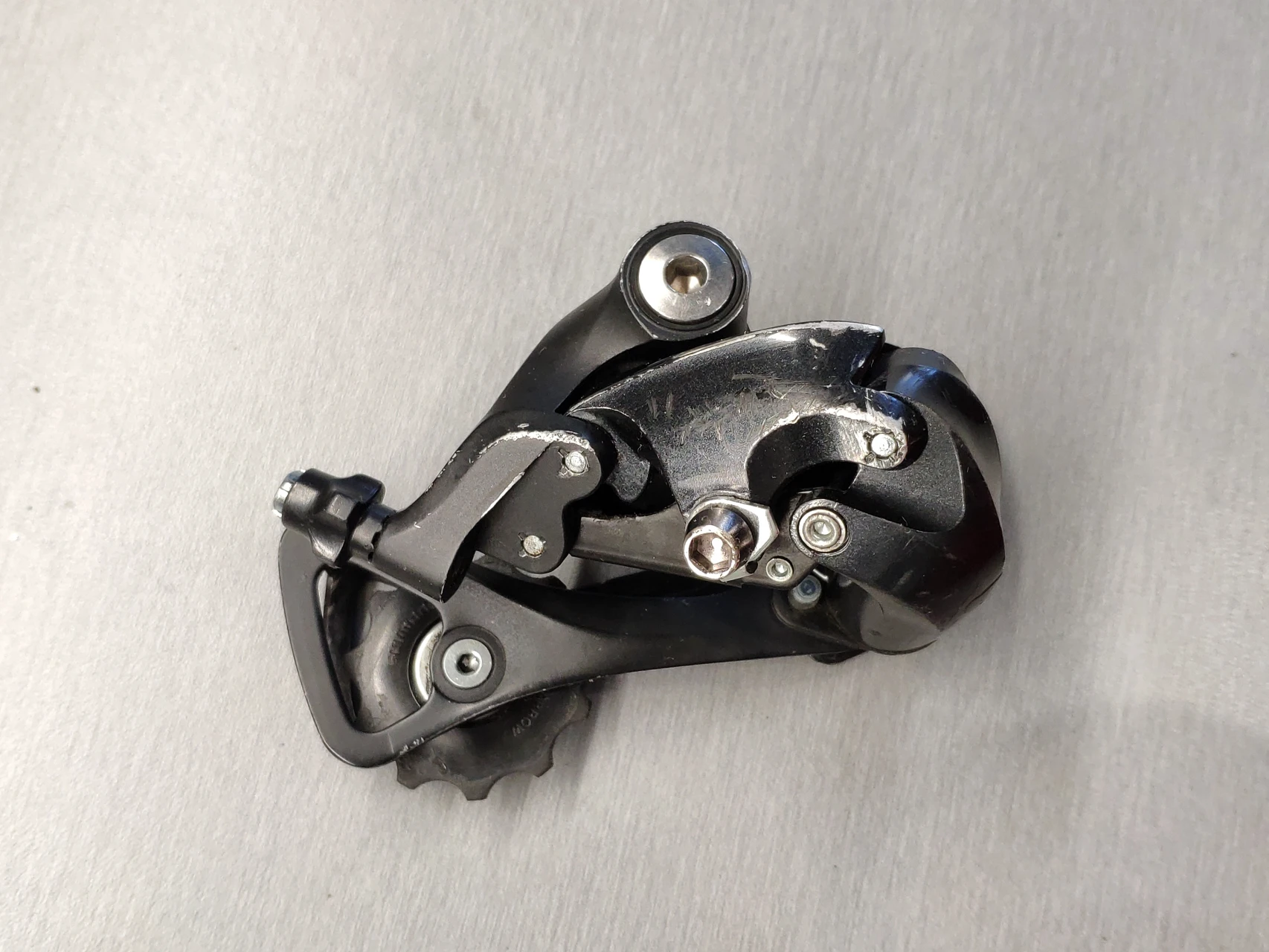 1. Schimbator pinioane Shimano Sora RD-R3000 SS 9v