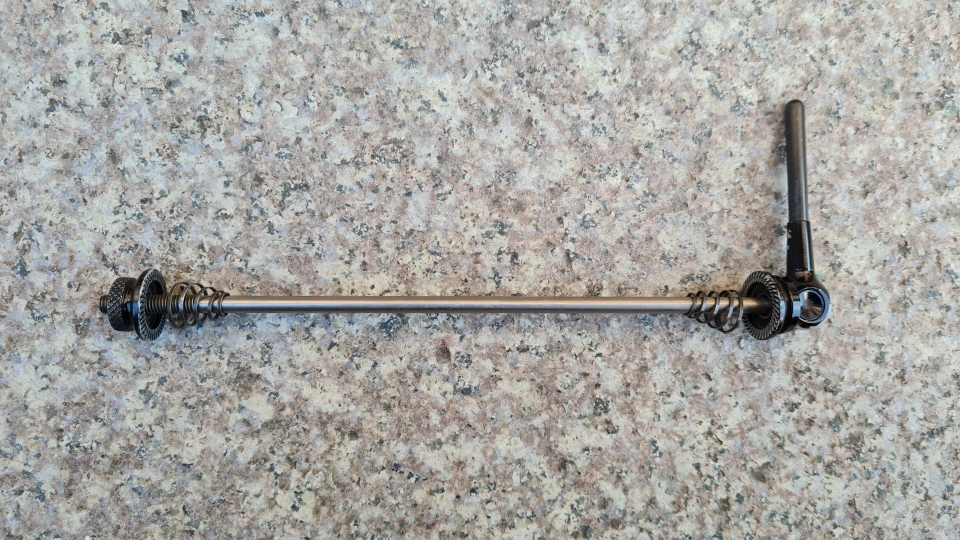1. Quick release, ax spate QR Ti-carbon, ultrausor, 23 gr.
