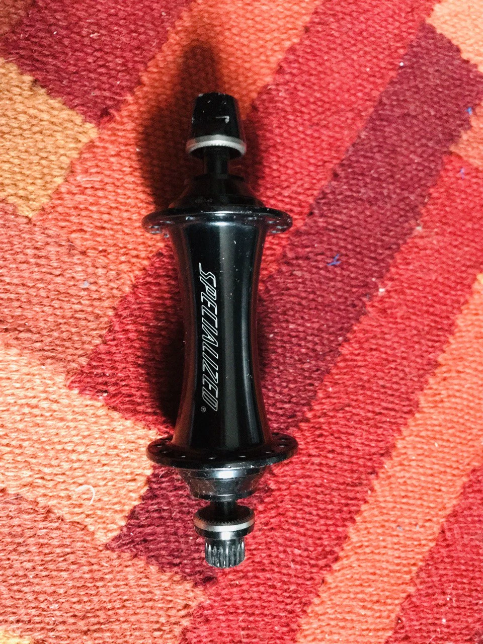 4. Butuc fata Specialized 28h + QR 100mm