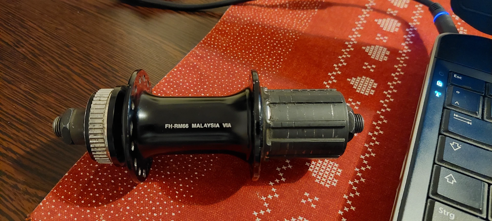 1. Butuc spate shimano centerlock