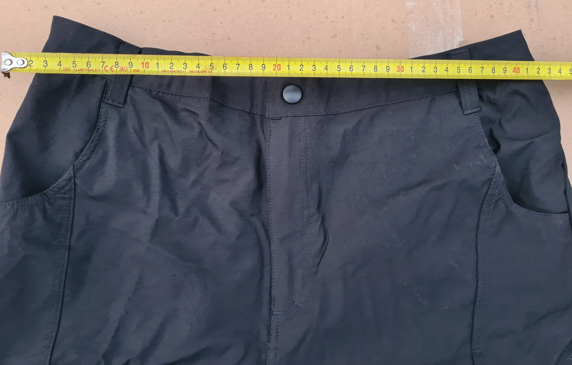 1. Pantaloni scurti MTB NOI.