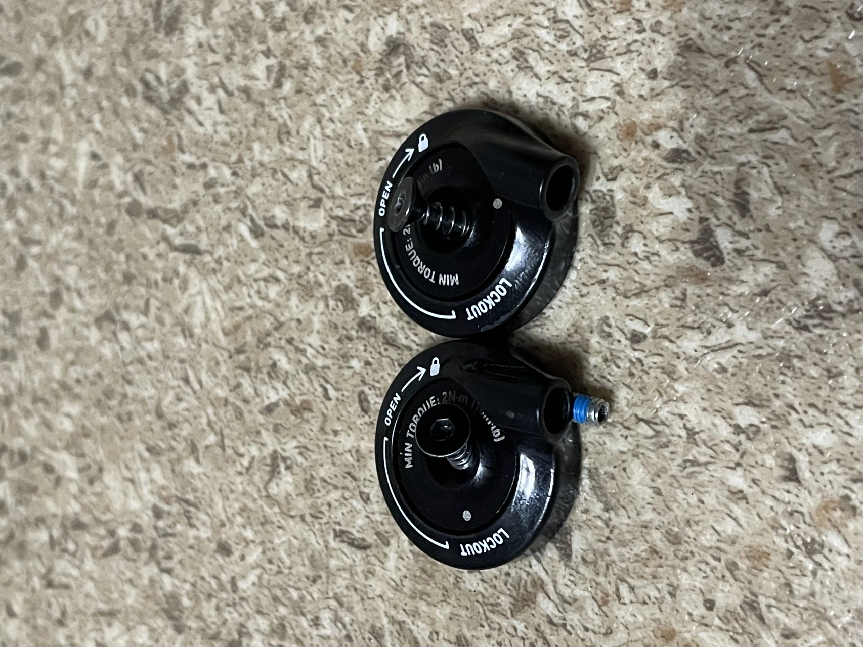 1. Remote lock-out knobs Rockshox