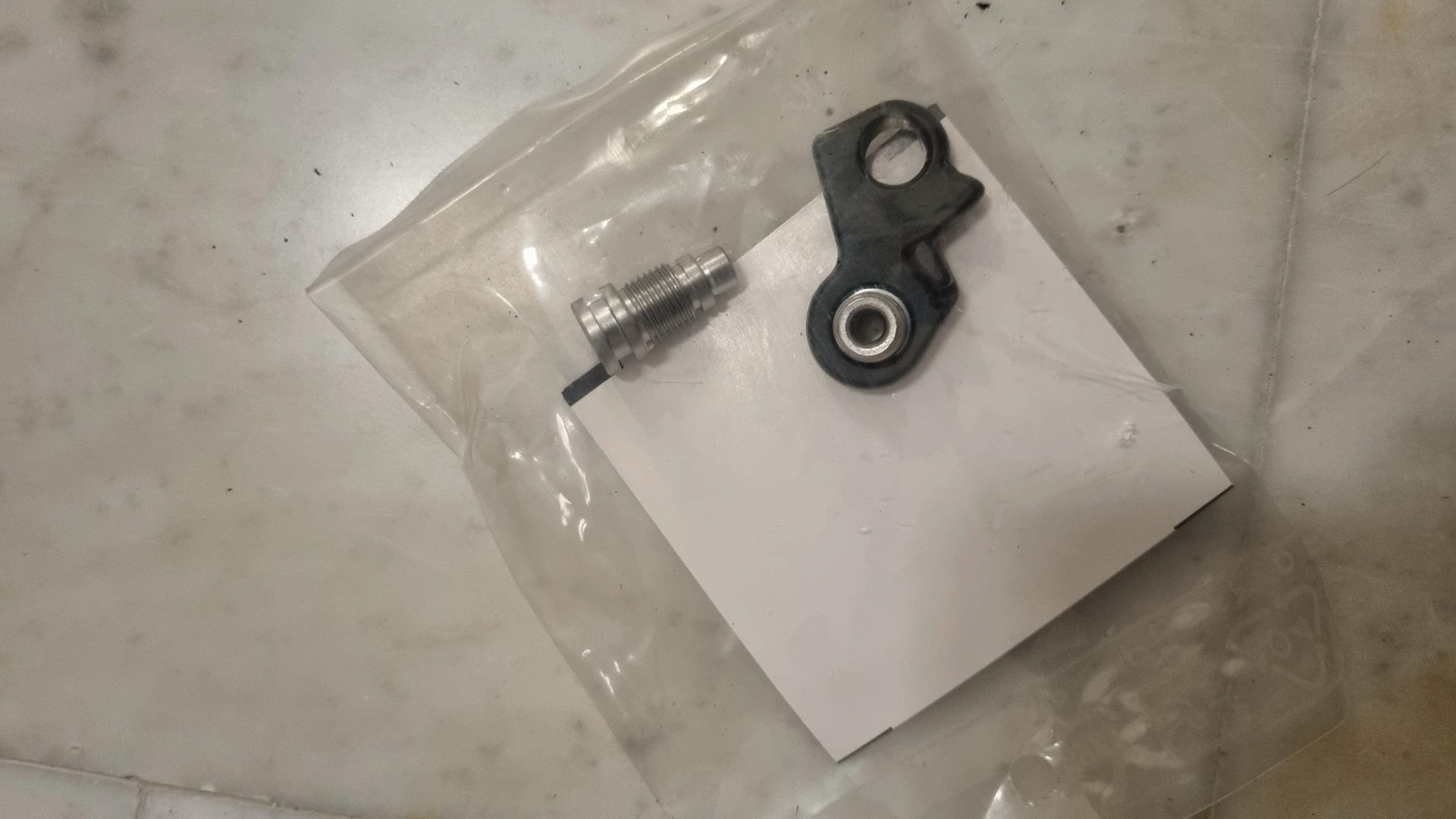 1. Prindere schimbator Shimano Deore XT