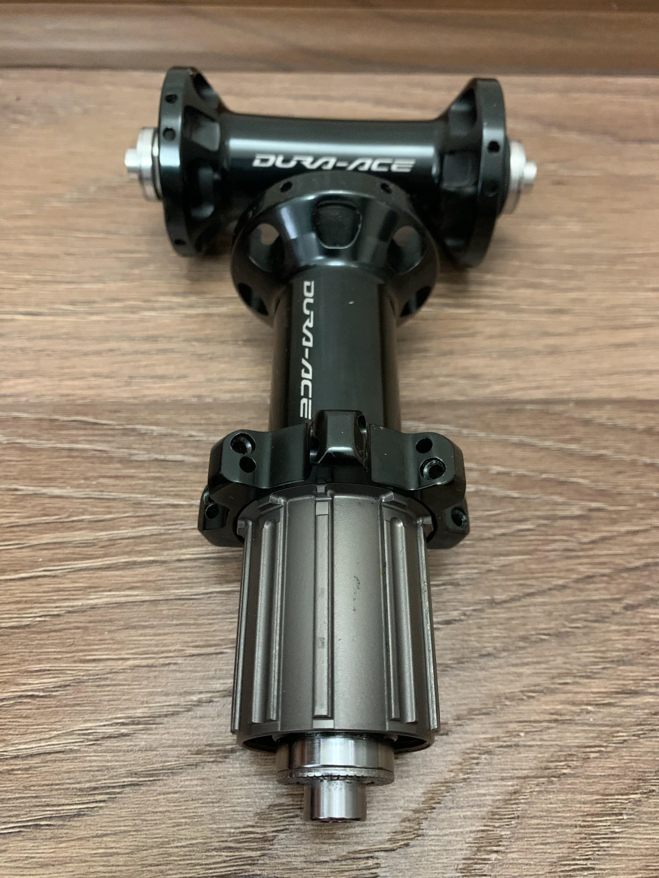 6. Shimano Dura Ace WH-9000 - Set jante noi carbon C50 + Butuci fata/spate