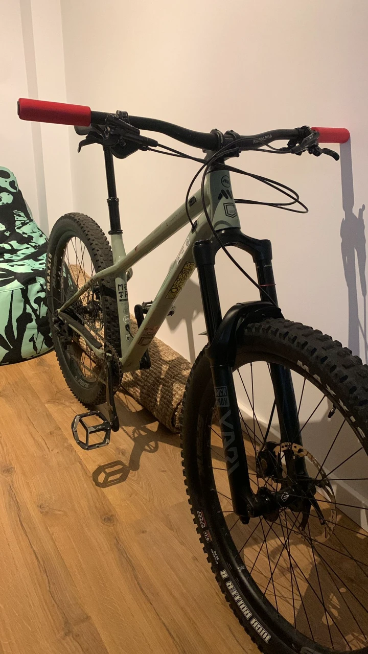 1. Bicicleta commencal Meta Ht essential