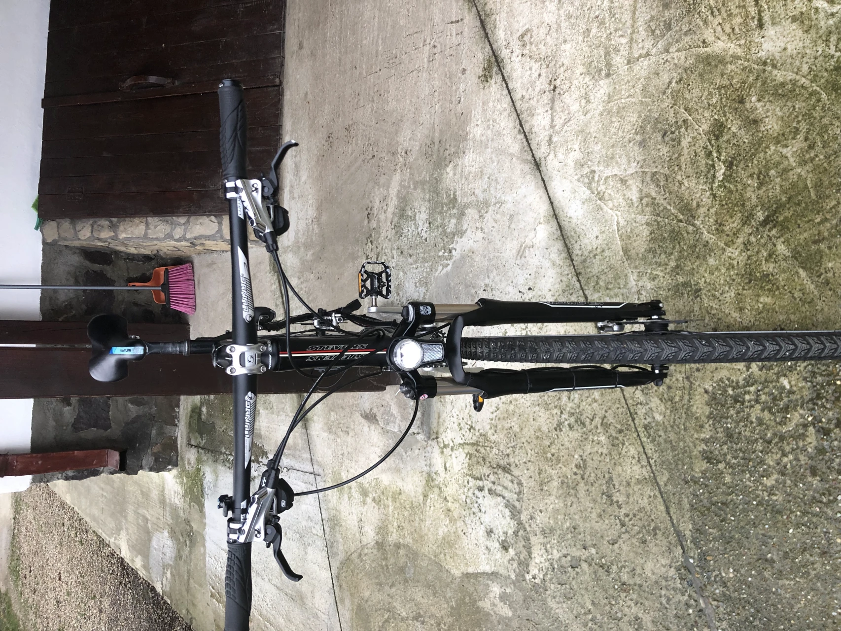 1. Bicicleta trekking