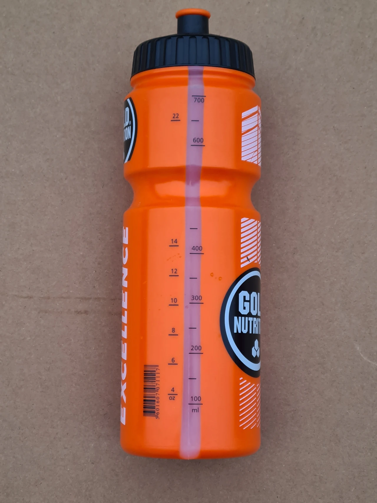 1. Bidon Gold Nutrition 750 ml.