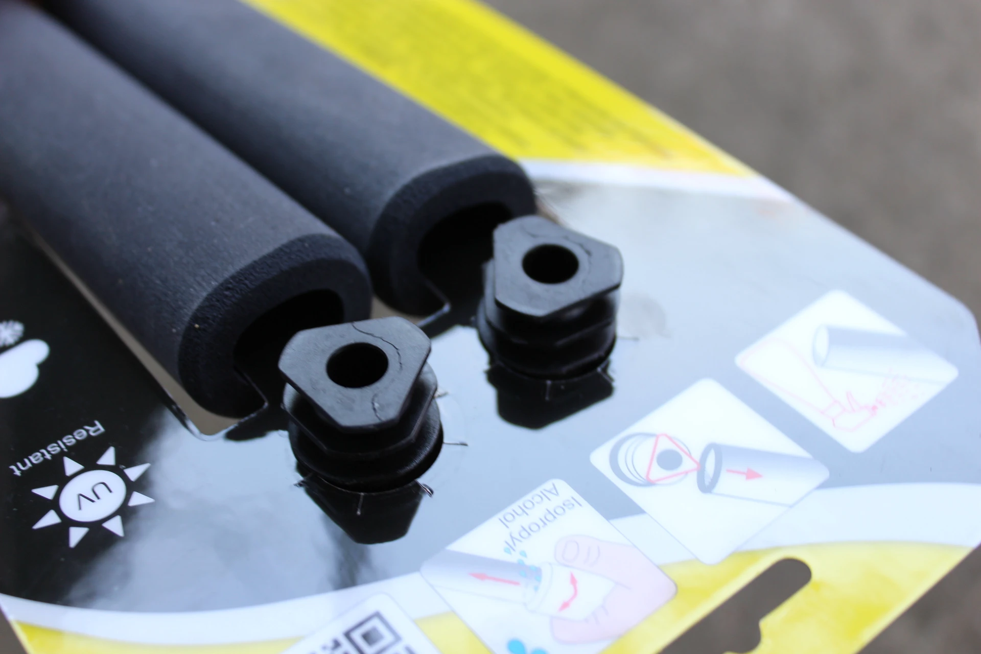 3. ESI Chunky silicone grips - negru
